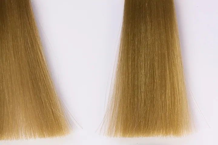 Duas madeixas de amostra em louro mel e louro dourado.
